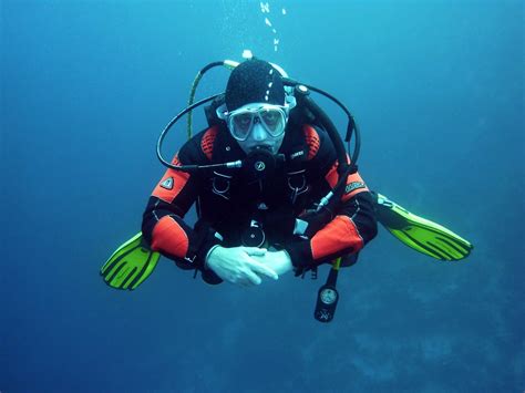 The Symbolism of Scuba Diving and Unexpected Help in a Dream